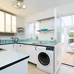 22 Scaife Gardens Lovely 2-bed Townhouse With Free Parking Pass The Keys *