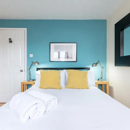 22 Scaife Gardens Lovely 2-bed Townhouse With Free Parking Pass The Keys Semesterbostad York