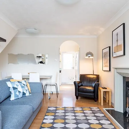 22 Scaife Gardens Lovely 2-bed Townhouse With Free Parking Pass The Keys Semesterbostad York