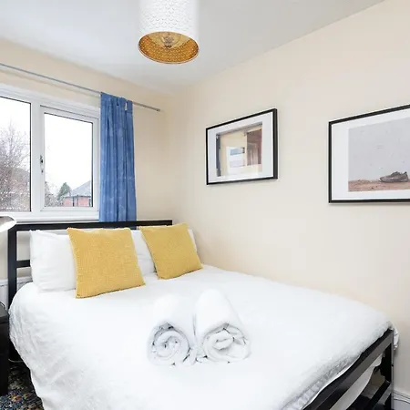 Semesterbostad 22 Scaife Gardens Lovely 2-bed Townhouse With Free Parking Pass The Keys *