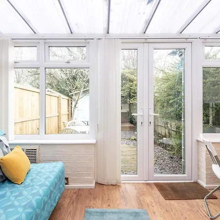22 Scaife Gardens Lovely 2-bed Townhouse With Free Parking Pass The Keys * York