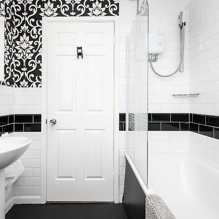 22 Scaife Gardens Lovely 2-bed Townhouse With Free Parking Pass The Keys Semesterbostad *