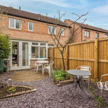 22 Scaife Gardens Lovely 2-bed Townhouse With Free Parking Pass The Keys Feriehus York
