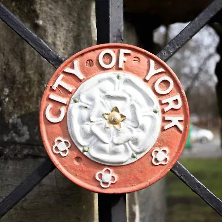 22 Scaife Gardens Lovely 2-bed Townhouse With Free Parking Pass The Keys Dom wakacyjny *