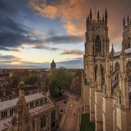 Semesterbostad 22 Scaife Gardens Lovely 2-bed Townhouse With Free Parking Pass The Keys