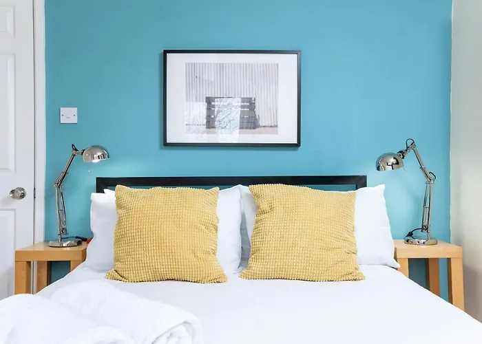 Dom wakacyjny 22 Scaife Gardens Lovely 2-bed Townhouse With Free Parking Pass The Keys York