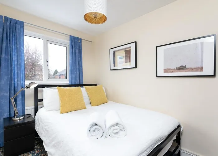 Dom wakacyjny 22 Scaife Gardens Lovely 2-bed Townhouse With Free Parking Pass The Keys *