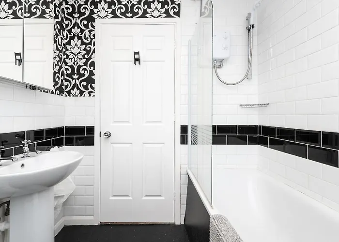 22 Scaife Gardens Lovely 2-bed Townhouse With Free Parking Pass The Keys Dom wakacyjny *