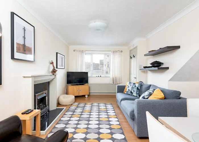 22 Scaife Gardens Lovely 2-bed Townhouse With Free Parking Pass The Keys Dom wakacyjny *