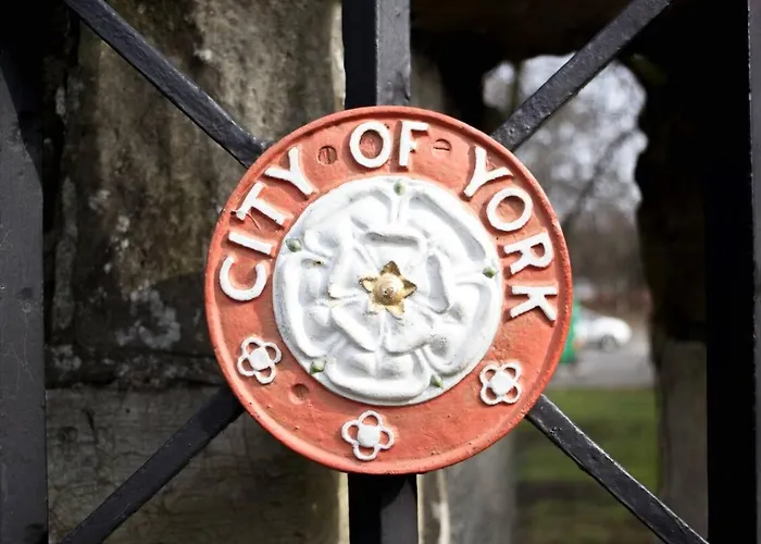 22 Scaife Gardens Lovely 2-bed Townhouse With Free Parking Pass The Keys Dom wakacyjny *