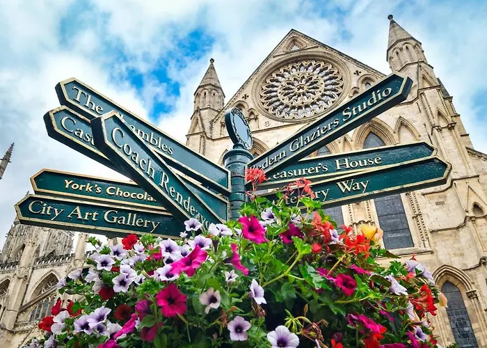 22 Scaife Gardens Lovely 2-bed Townhouse With Free Parking Pass The Keys * York